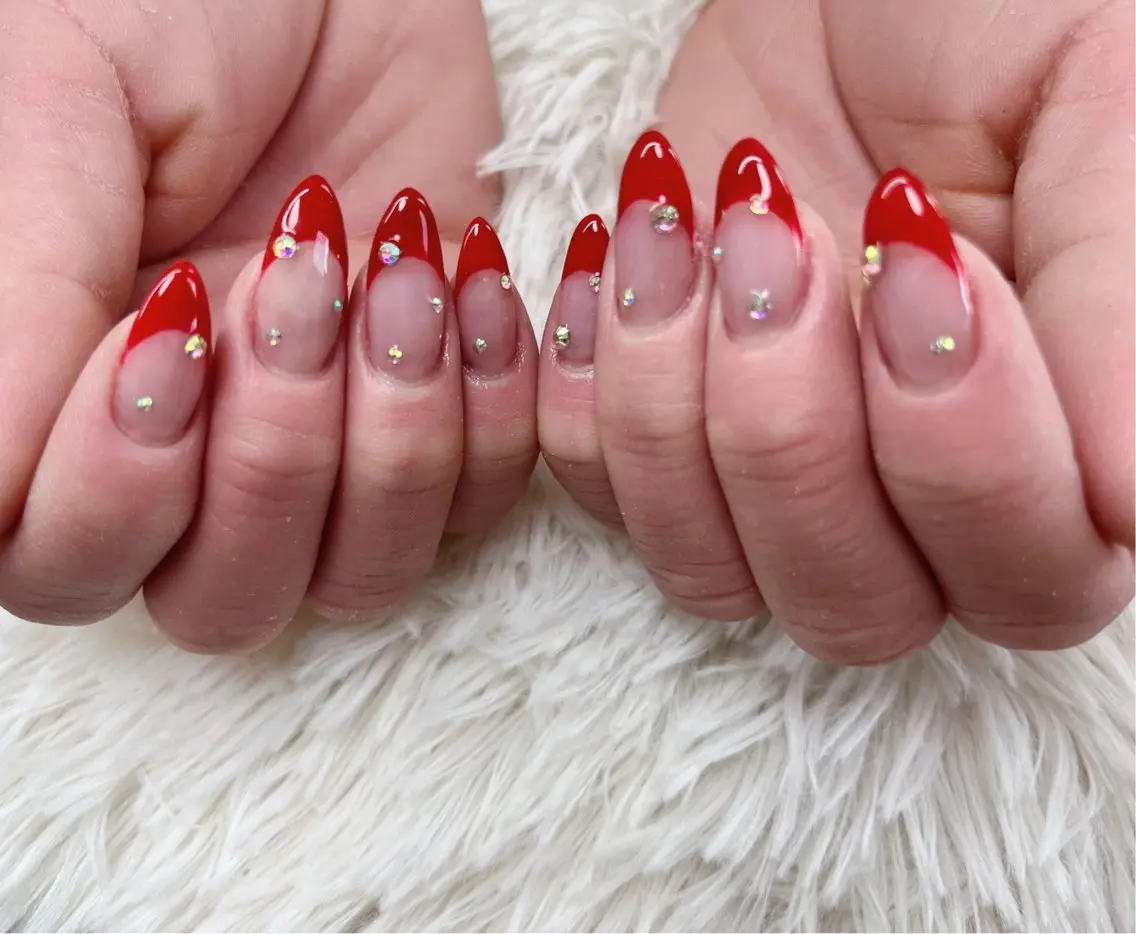 ネイル フレンチネイル 赤色 ek.nail⭐︎ kanaのネイルデザイン