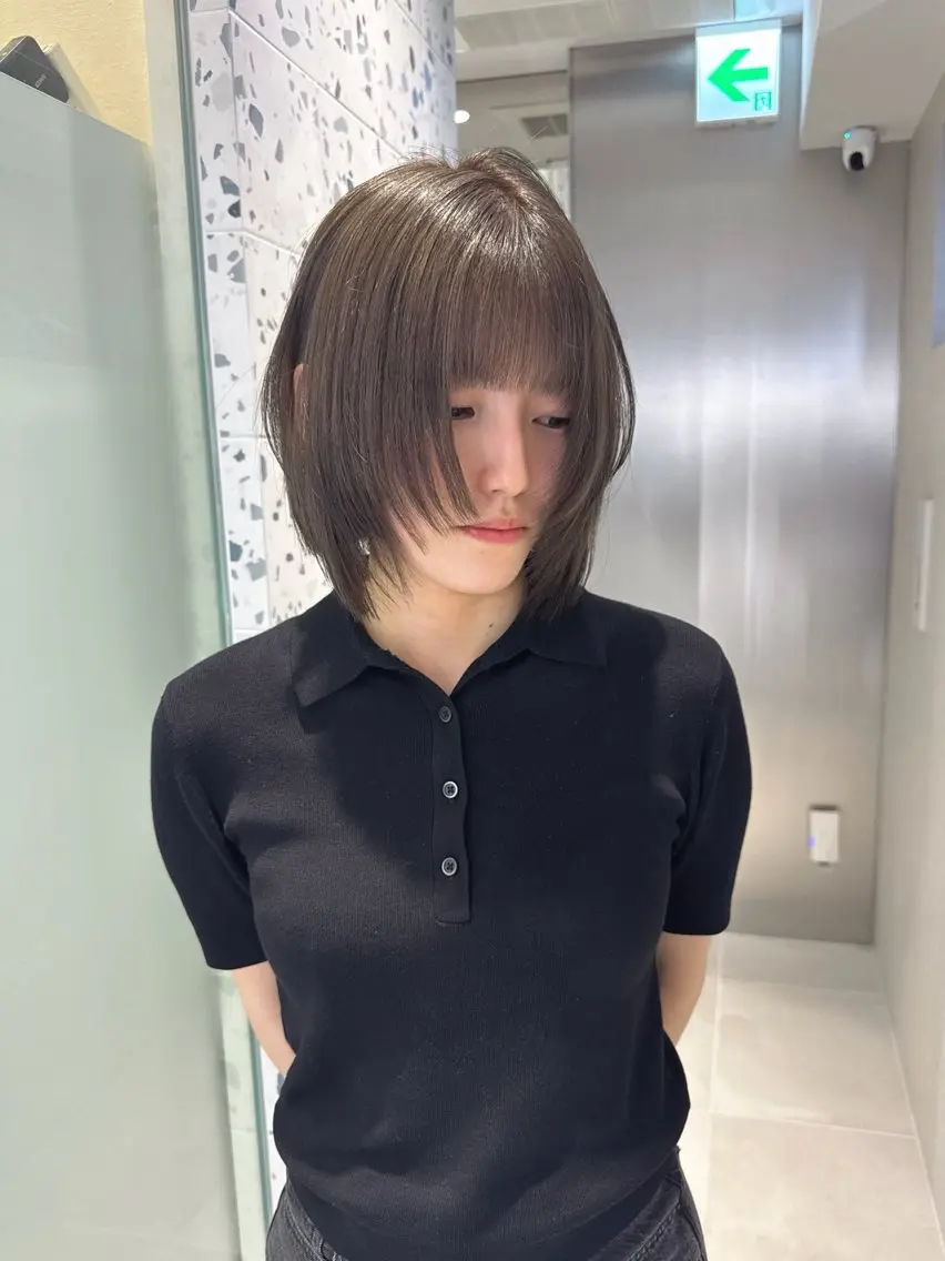 ショート カラー ブリーチ グレージュ ヘアカラー トリートメント 矢野 晃平のヘアスタイル