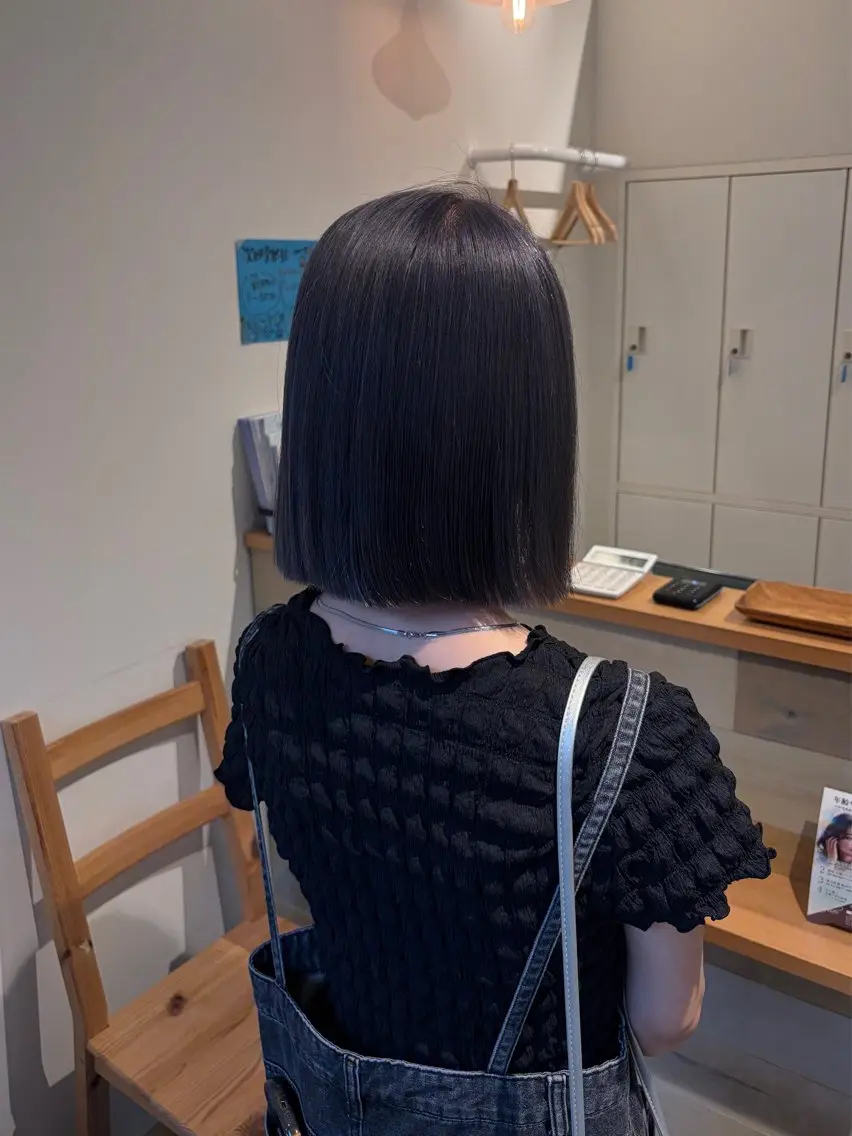 カラー ヘアカラー 荒井 茉凜のヘアスタイル