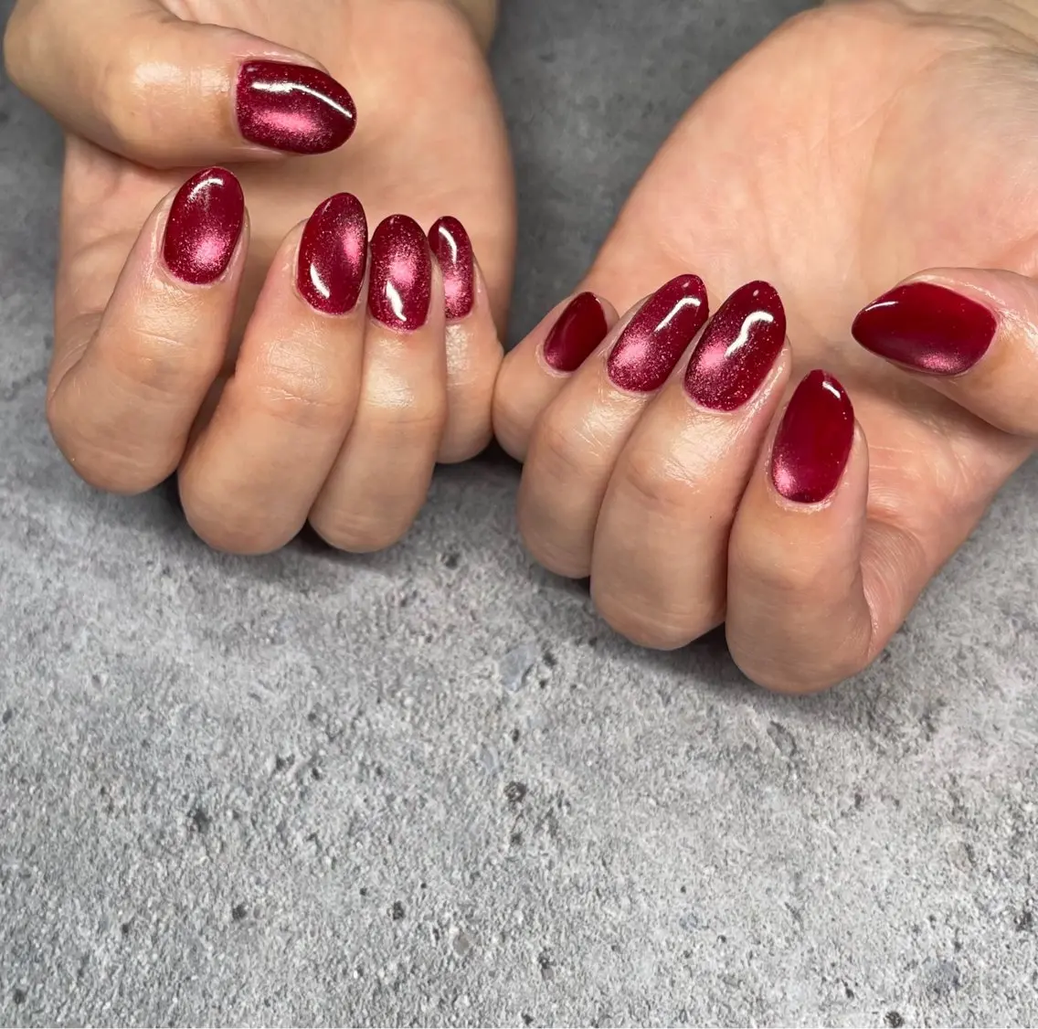ネイル マグネットネイル 赤色 ハンドネイル aya ⭐️nailのネイルデザイン