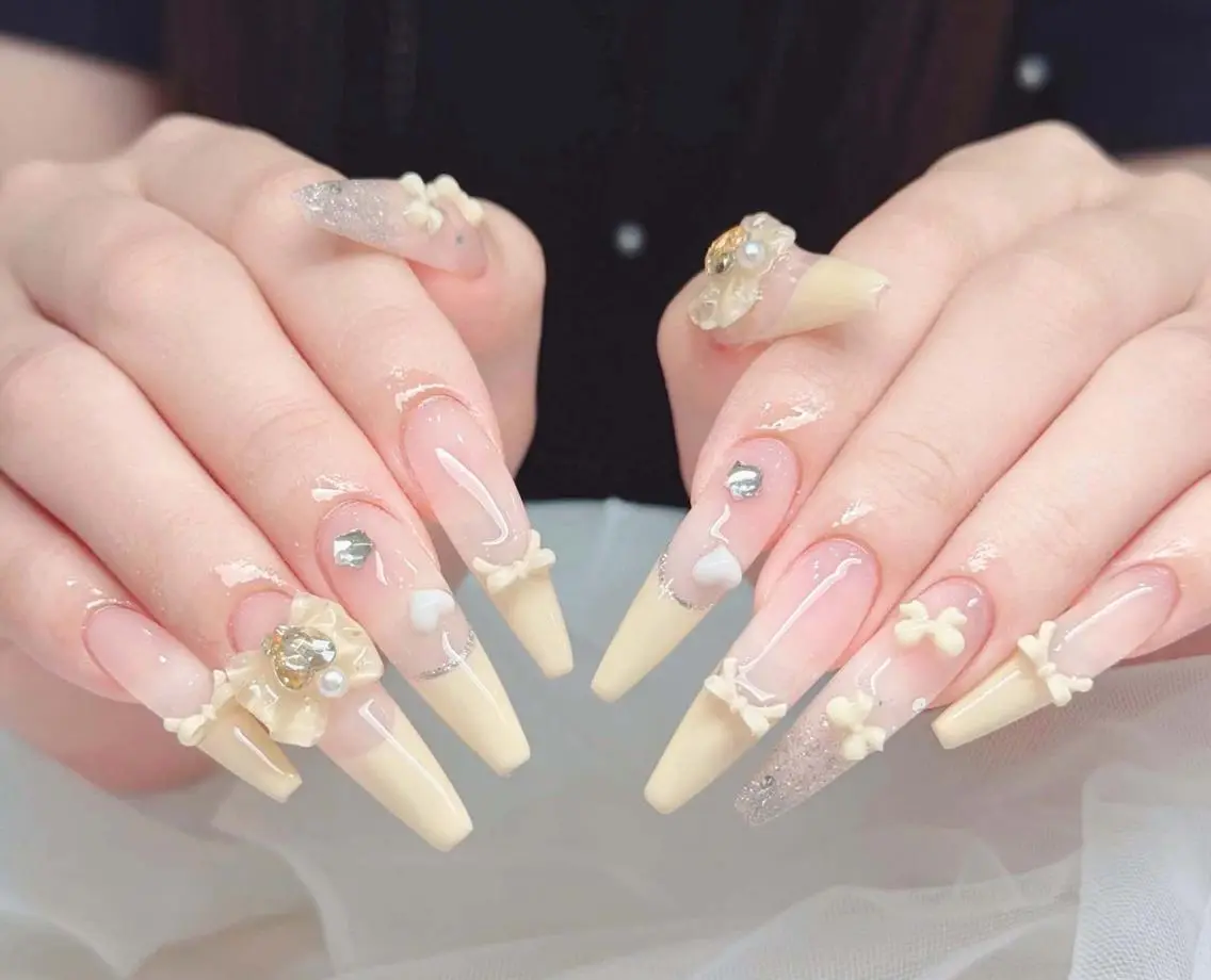 ネイル オーロラネイル ブルー チークネイル フットネイル フレンチネイル ハンドネイル NAILS168 池袋西口駅前店のネイルデザイン