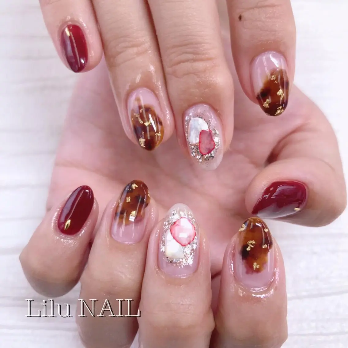 ネイル べっ甲ネイル ボルドー ニュアンスネイル モチの良さ◉ フィルインネイル♡のネイルデザイン