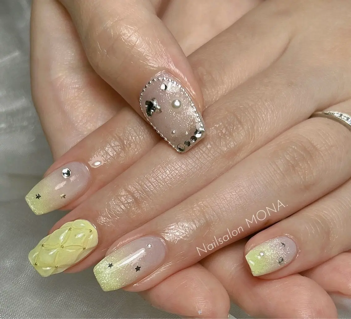 ネイル グラデーション マグネットネイル 黄色 ハンドネイル Nailsalon MONA.のネイルデザイン