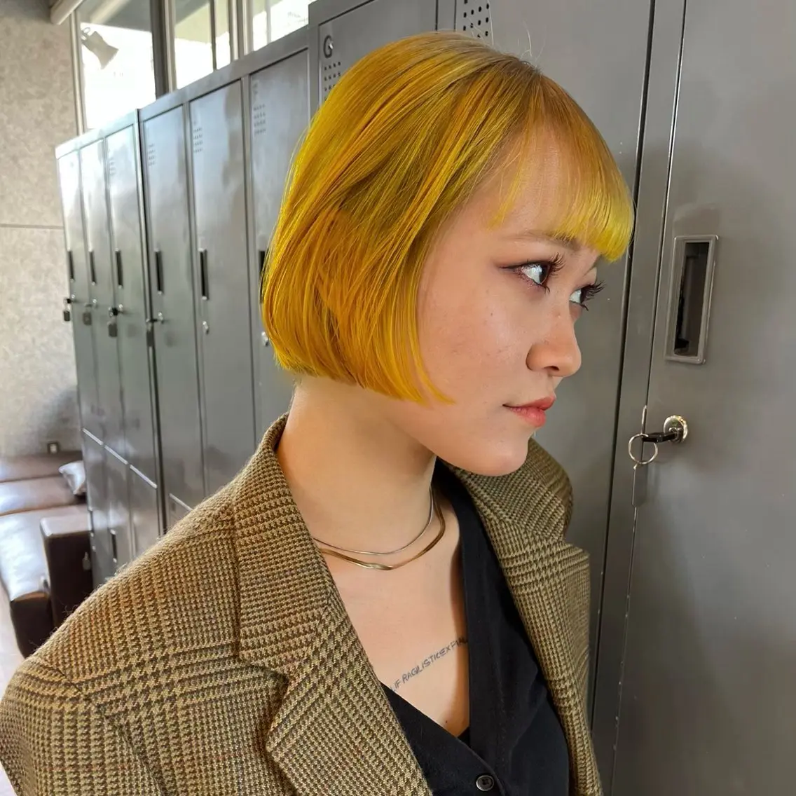 ショート カラー ヘアアレンジ ベージュカラー ミルクティーベージュ ボブハイトーン🦖 デザインMAMIのヘアスタイル