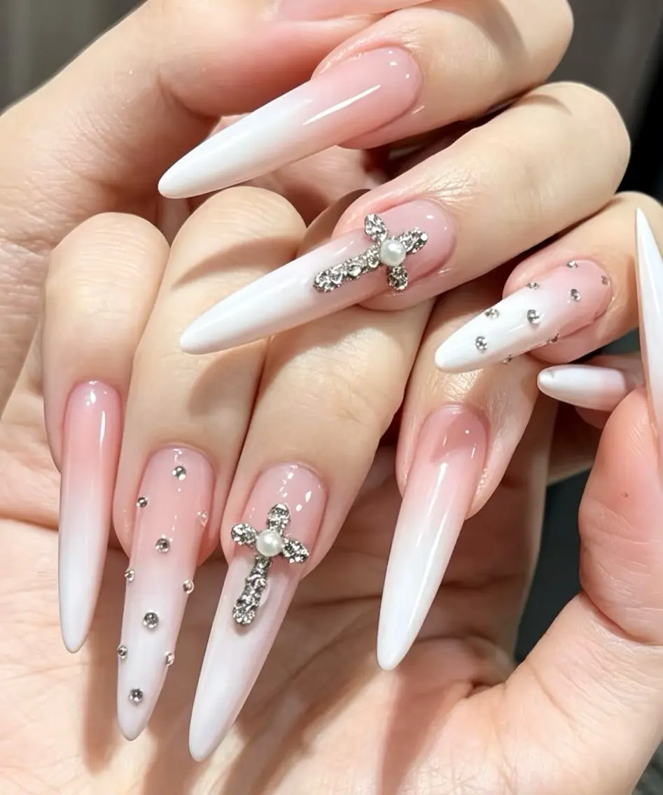 ネイル グラデーション ロングネイル スカルプネイル ホワイト ハンドネイル FJ FJネイルサロン池袋のネイルデザイン