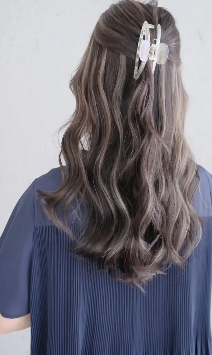セミロング カラー デザインカラー ハイライトカラー ハイライト Mariana/ 鶴原-ハイライトのヘアスタイル
