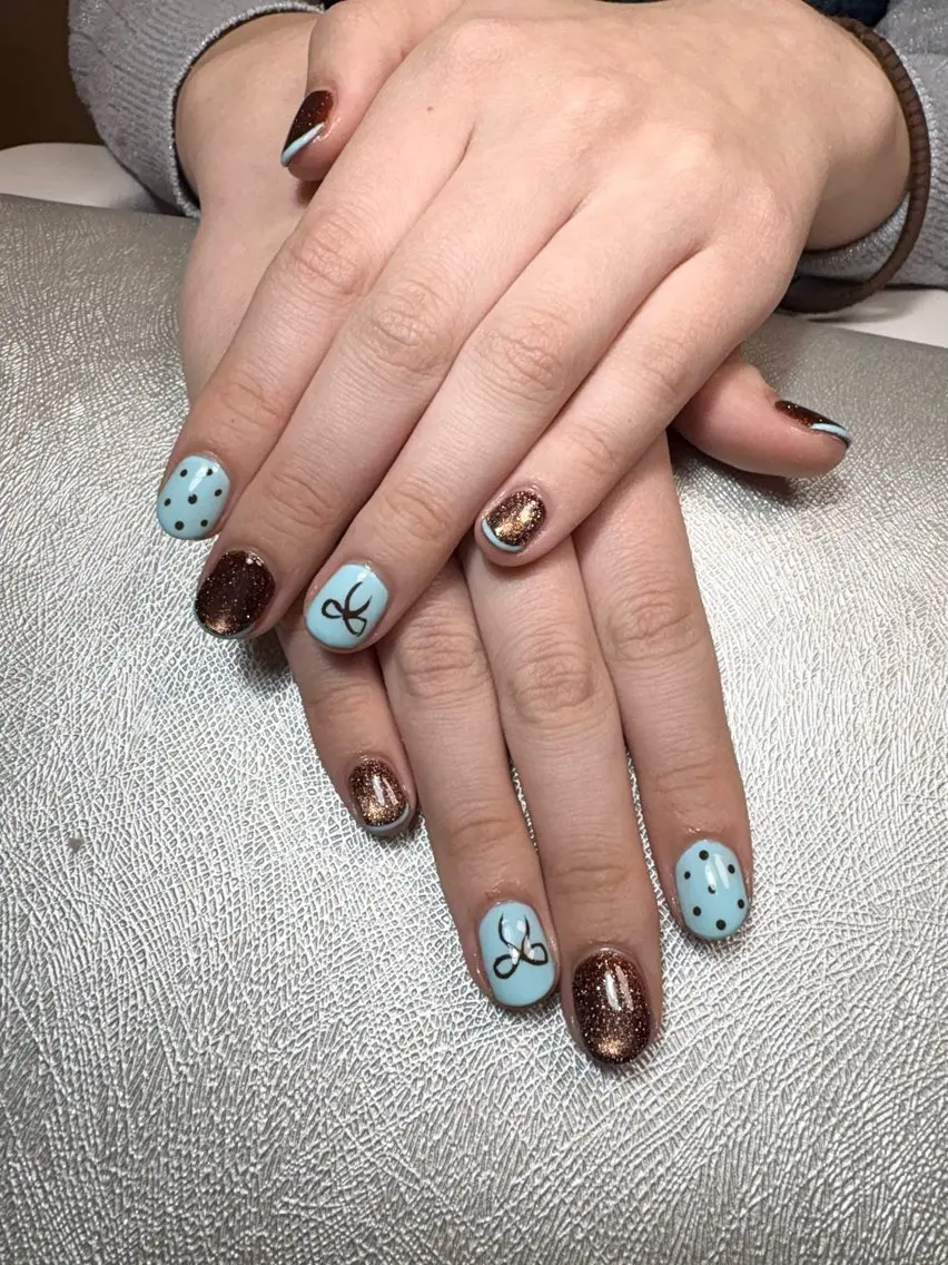 ネイル ブラウン ドット フレンチネイル 水色 マグネットネイル ✨韓国✨nail salonLumieのネイルデザイン