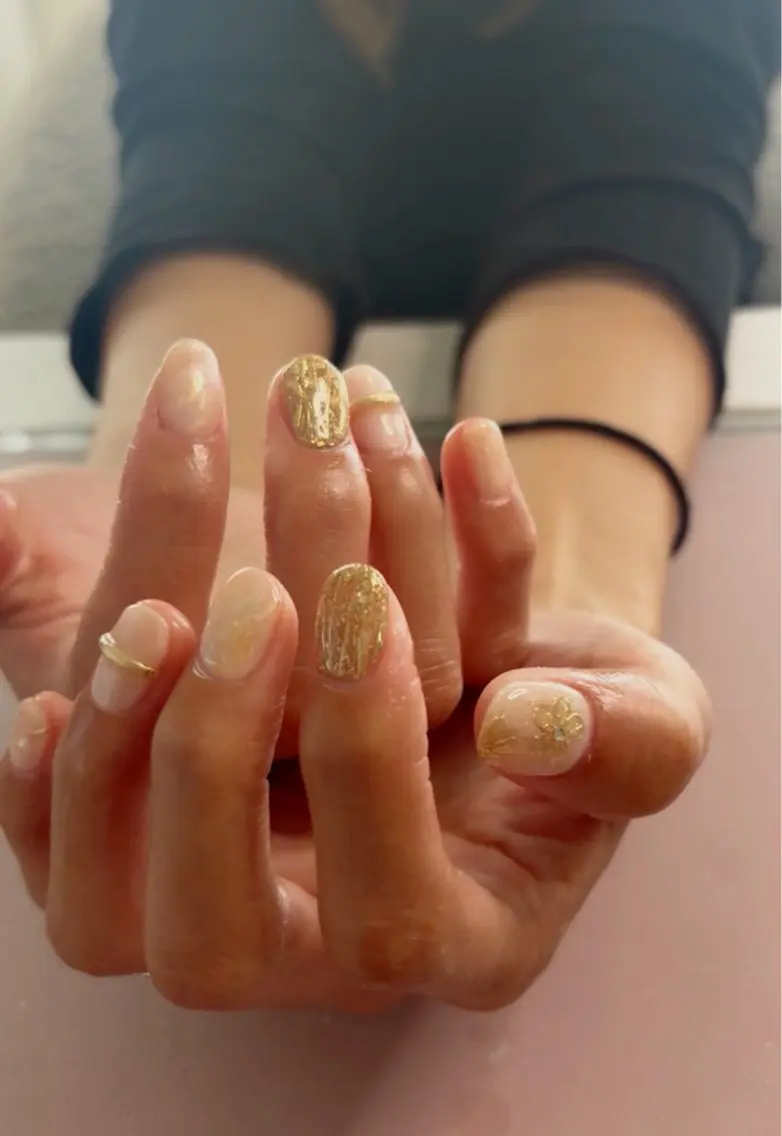 ネイル ゴールド ショートネイル シンプルネイル ハンドネイル 🤫噂のネイリスト Miyuuのネイルデザイン