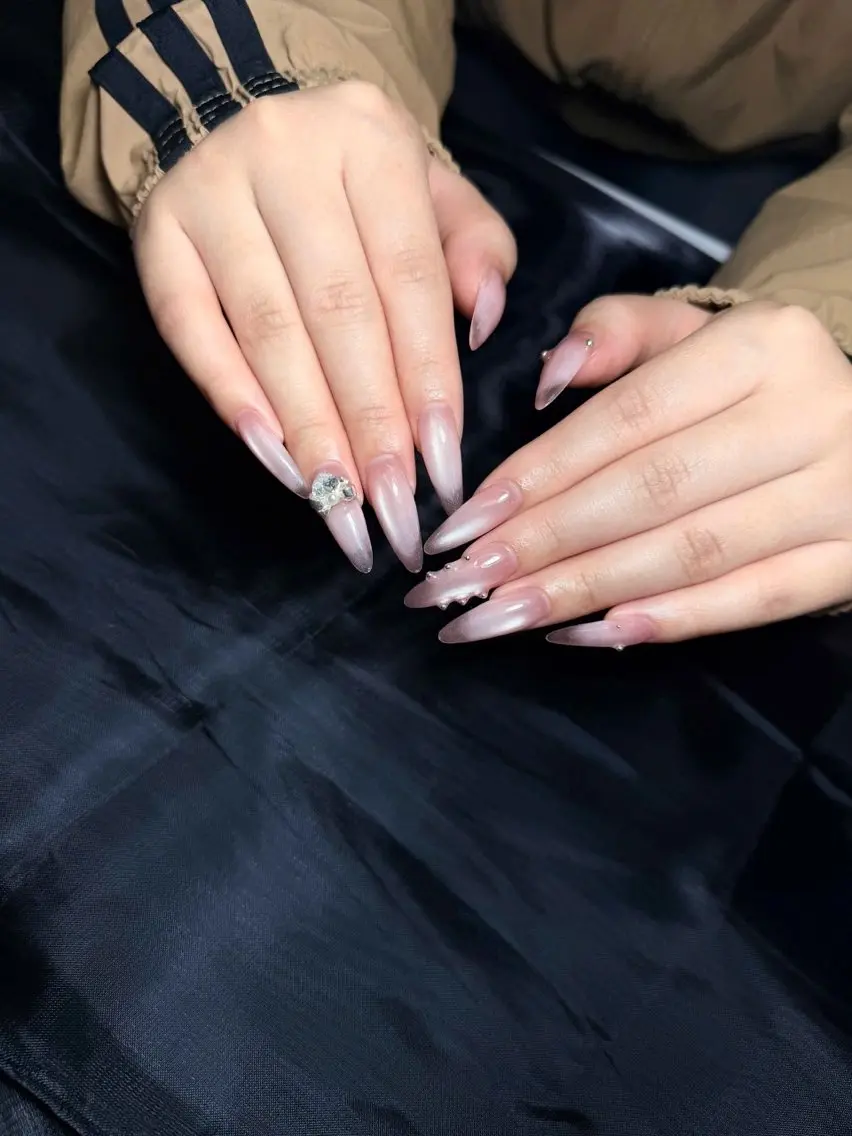 セミロング ハンドネイル Bibi nail Osakaのネイルデザイン