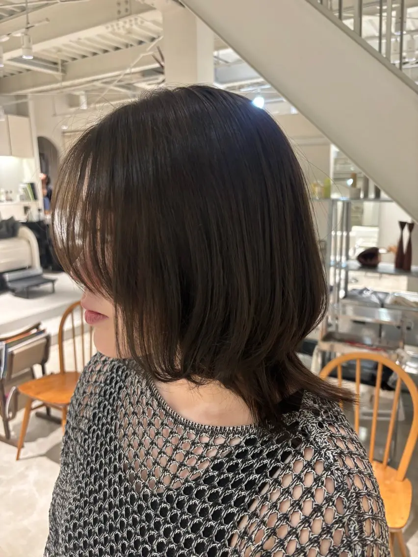 ミディアム カラー オリーブカラー 髙木 藍紗のヘアスタイル
