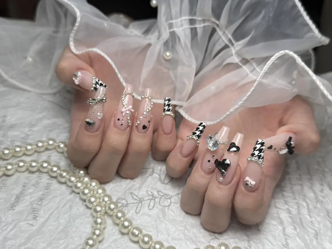 ネイル アートネイル 長さ出し ガーリー キラキラネイル 韓国ネイル ハンドネイル 長さだし専門 Rian nailのネイルデザイン