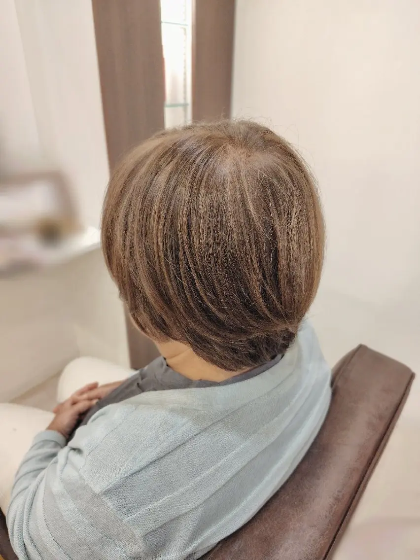 ショート ヘアカラー 三浦 瑞華のヘアスタイル