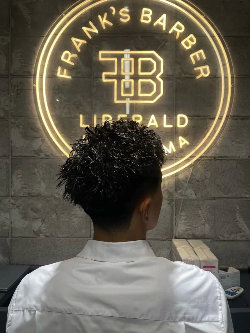 ショート 吉岡 剛のヘアスタイル