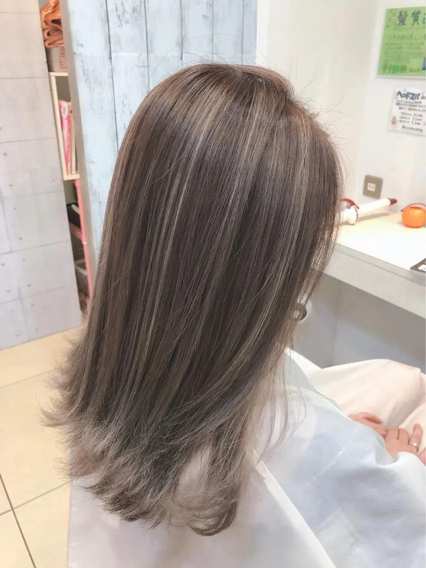 全体ハイライト+毛先カット　白髪ぼかし対応🙆‍♀️ ロング料金別途　ご来店3回まで！　ハイライトのみの写真
