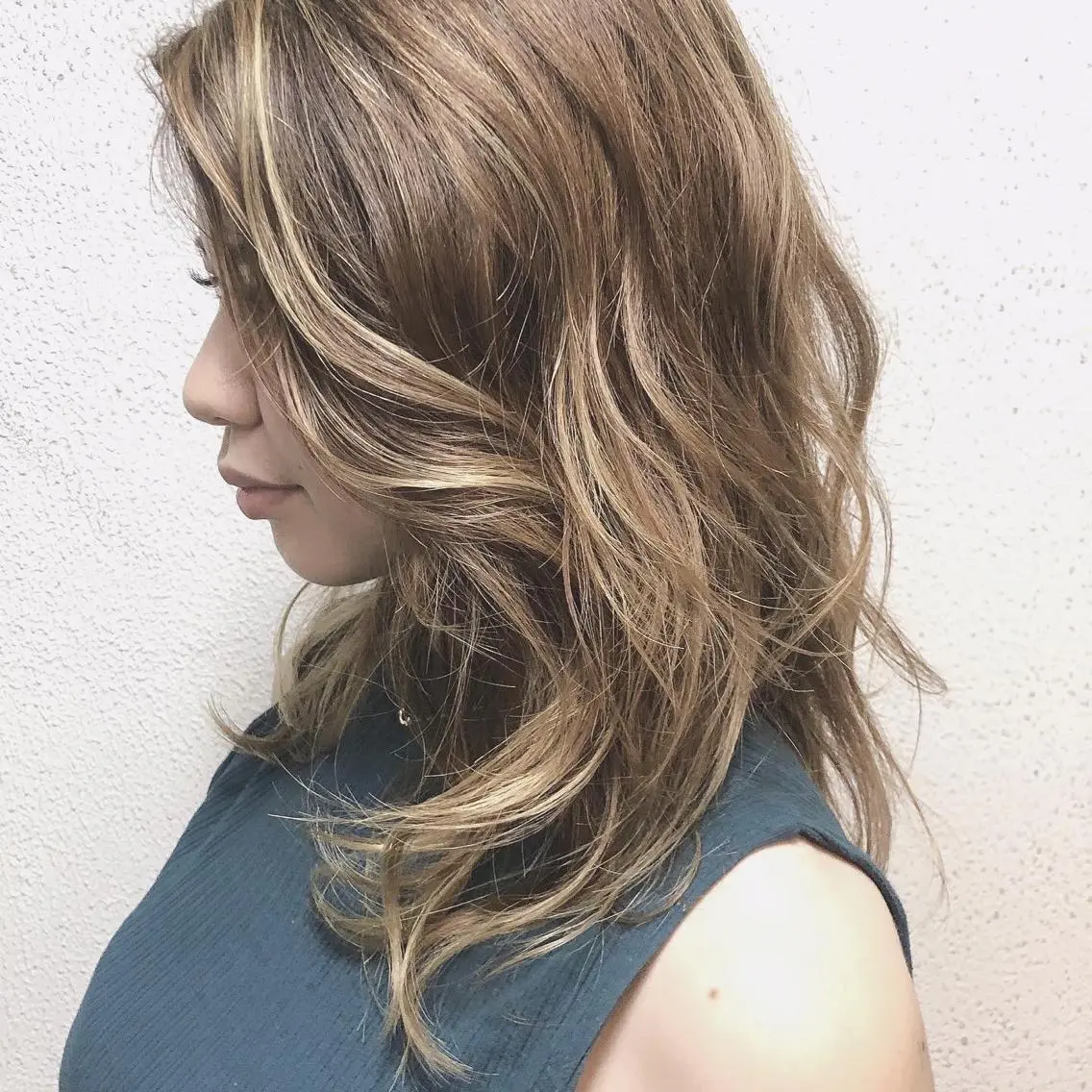 ミディアム カラー 伊熊 美砂のヘアスタイル
