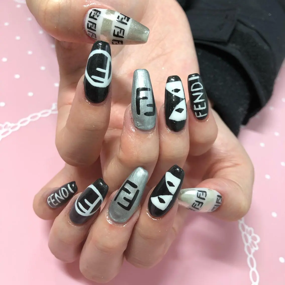 ミディアム ネイル ハンドネイル 《LB》ラブリエ Nail&eyeのマツエク・マツパデザイン