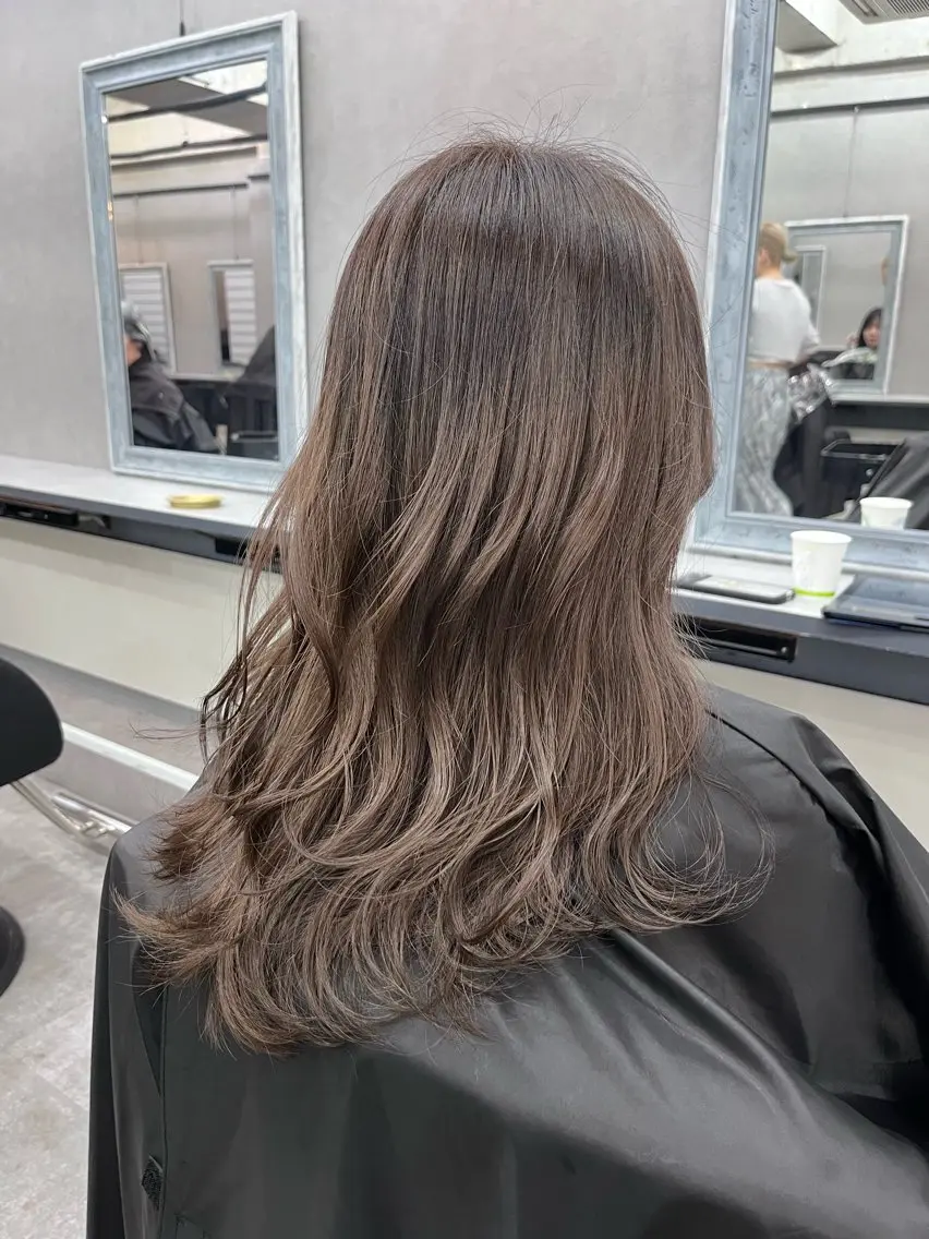ミディアム カラー グレージュ ヘアカラー トリートメント ブリーチ有無Wカラー メンズパーマ大成のヘアスタイル