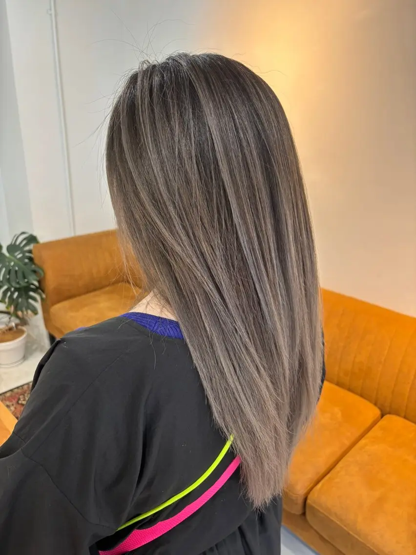 セミロング カット ヘアカラー 心斎橋/海外レイヤー 募集中三好玲奈のヘアスタイル