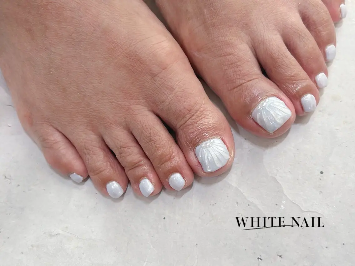 ネイル フットネイル シンプルネイル フットネイル WHITE NAIL ホワイトネイルのネイルデザイン