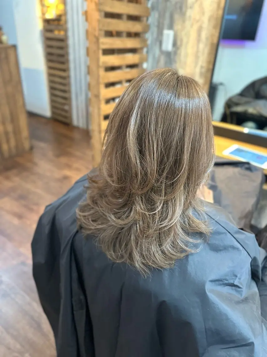 ロング カラー レイヤーカット カット ヘアカラー Luzir⭐︎ GEN⭐︎のヘアスタイル