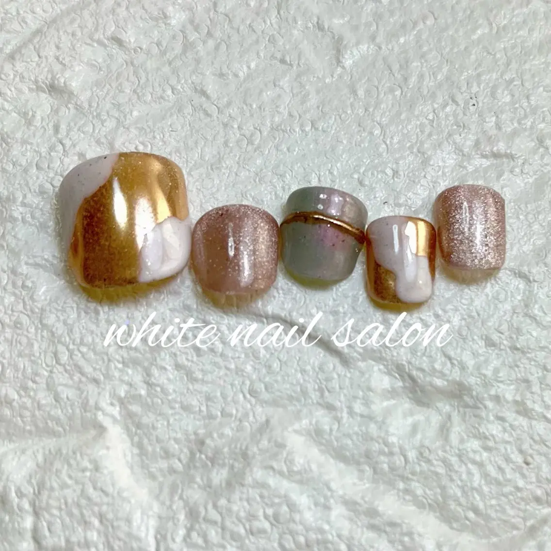 ネイル ラメ(グリッター) フットネイル white nail salonのネイルデザイン