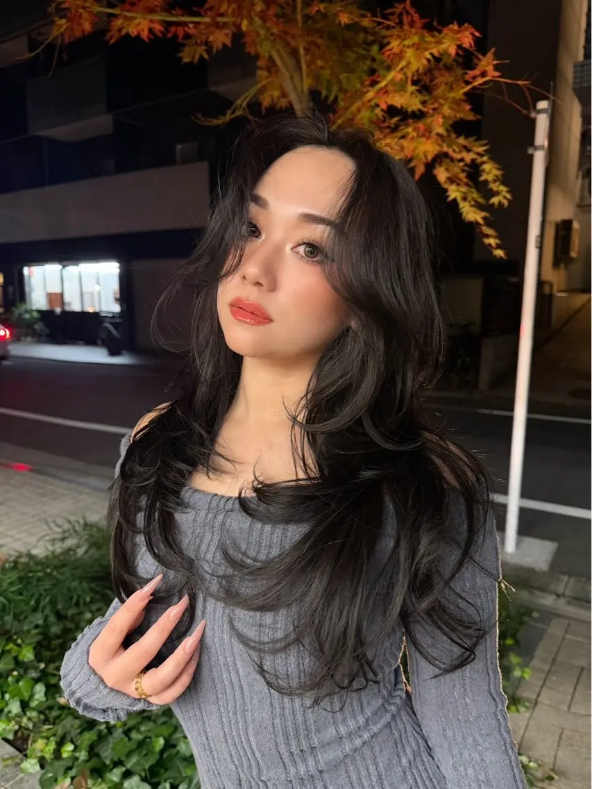セミロング カラー ブリーチ 透明感カラー ブリーチなしカラー レイヤーカット 小顔カット Miho/海外レイヤ ー/バタフライカットのヘアスタイル