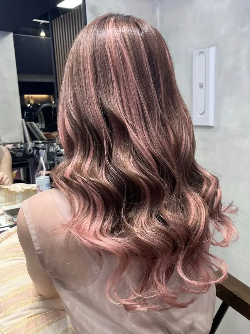 ミディアム エクステ ハイライト 当日予約OKカット モデル濱川響太のヘアスタイル