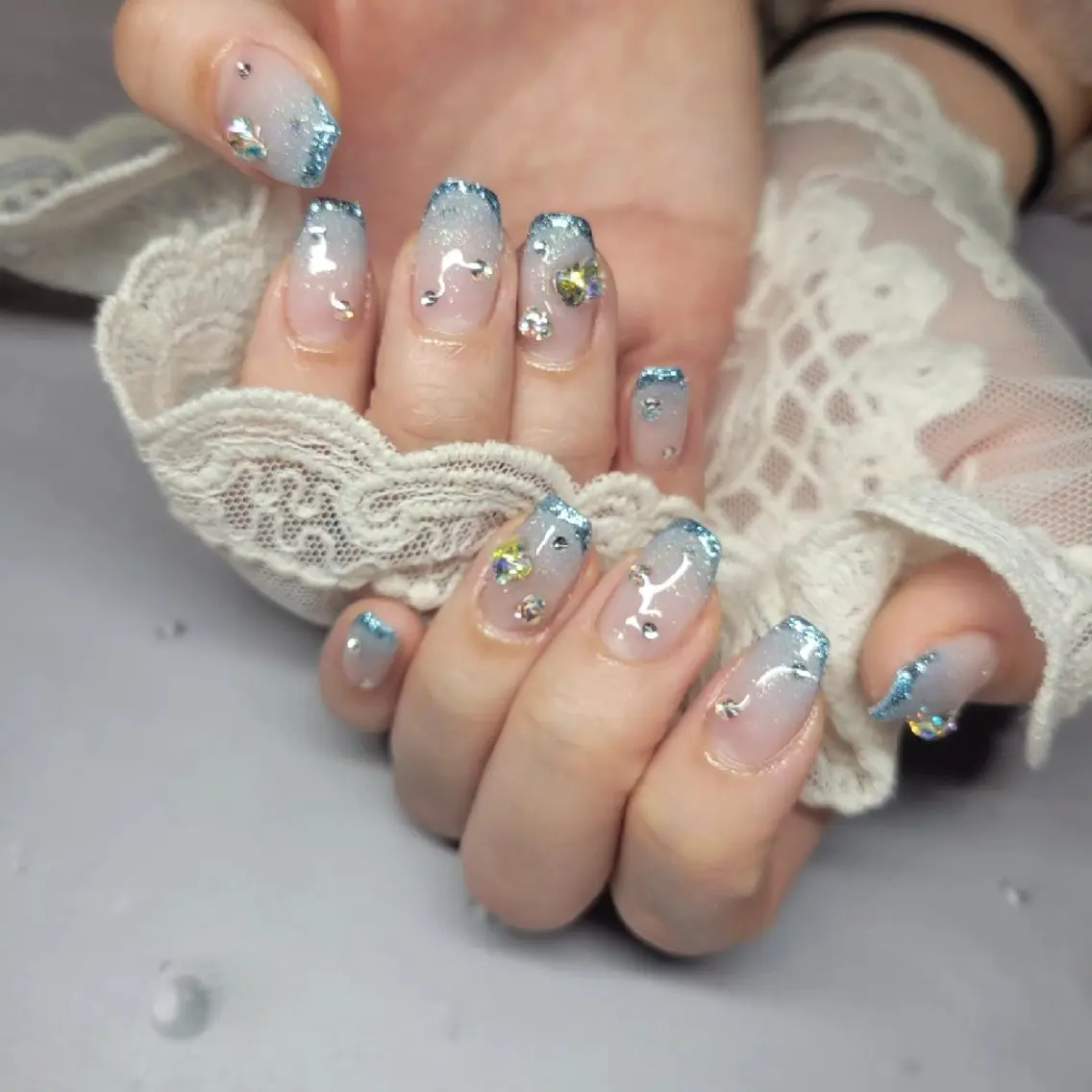 ネイル フレンチネイル グラデーション キラキラネイル 冬ネイル Nail salon Coco【溝の口駅】のネイルデザイン