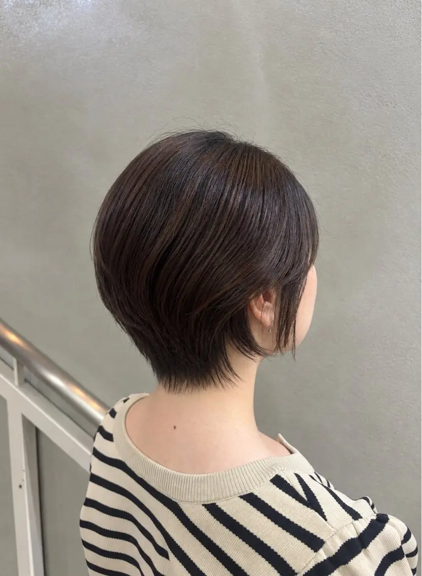 ショート 丸みショート ショートヘア コトノ/レイヤー /透明感カラーのヘアスタイル