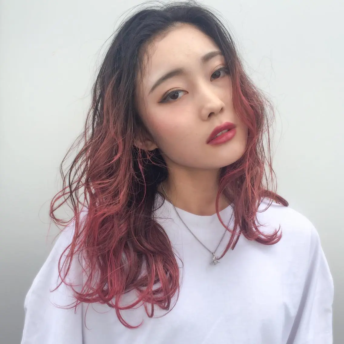 ロング カラー グラデーションカラー ピンクカラー ホワイト&レイヤーカ ットエクステ長畠俊輔のヘアスタイル