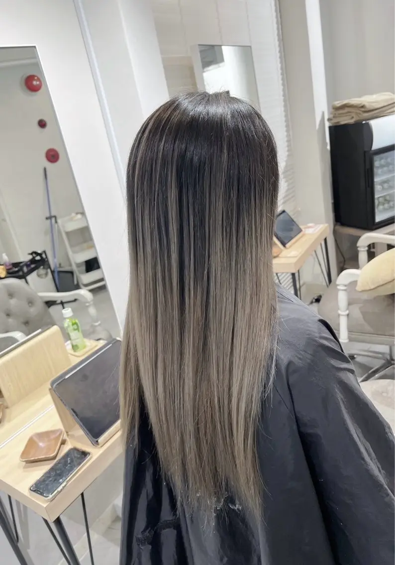 ロング カラー バレイヤージュ グレージュ ミルクティーグレージュ レイヤーカット 指名数No.1 /NAOYAのヘアスタイル
