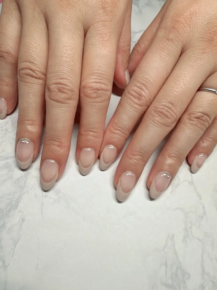ネイル フレンチネイル ストーンネイル ハンドネイル nailist SATO【銀座】のネイルデザイン