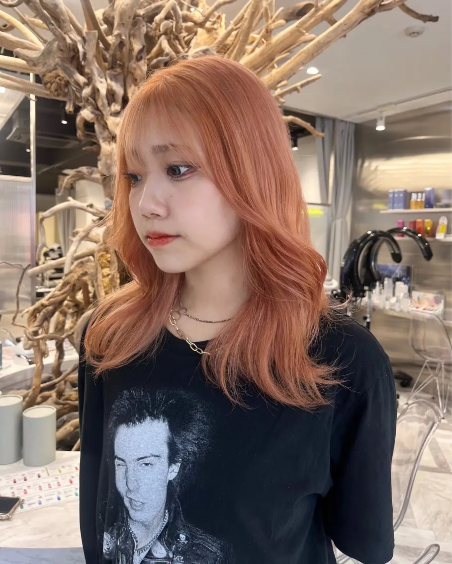 ロング カラー パーマ ブリーチ オレンジ ヘアカラー mai🤍縮毛酸性ス トレート/アイリストのヘアスタイル