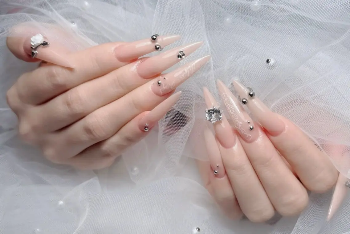 ネイル アートネイル ボルドー フレンチネイル ジェルネイル 氷ネイル・うるうるネイル ハンドネイル Julie Nail Hinのネイルデザイン