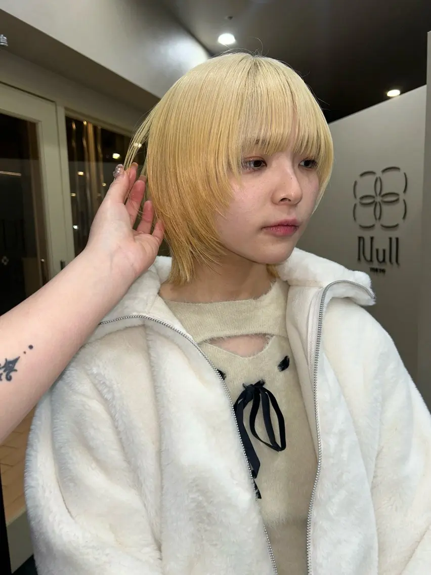 ショート カラー ブリーチ ウルフカット ヘアカラー null 《 栞 》のヘアスタイル