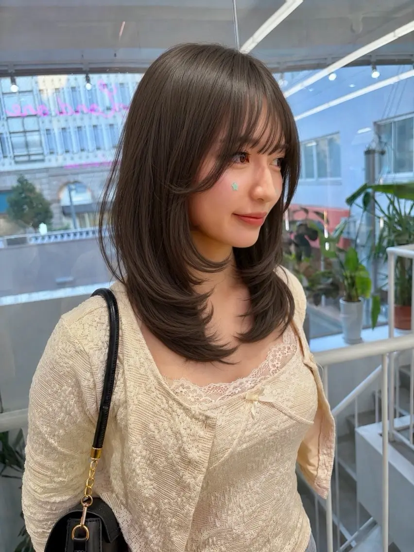 ミディアム ハッシュカット レイヤー・ボブ カラーYoshidaのヘアスタイル