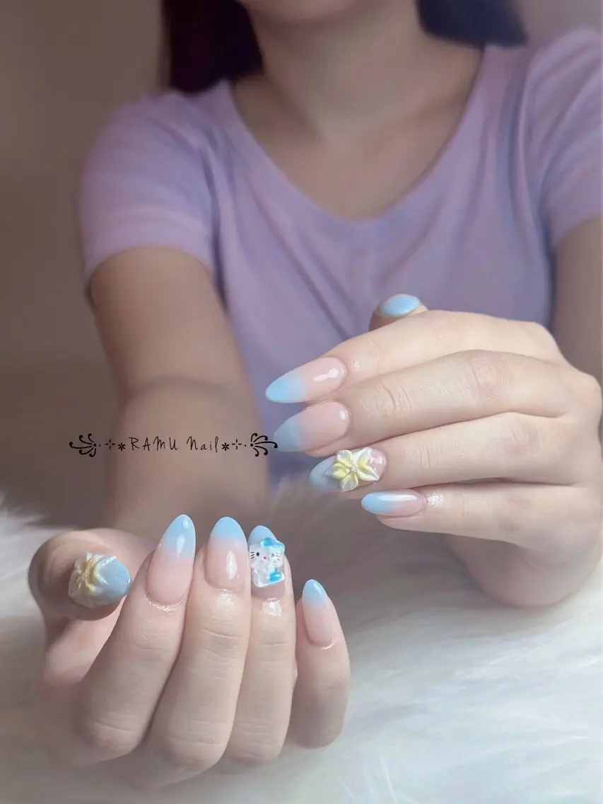 ネイル チークネイル フレンチネイル グラデーション キラキラネイル 韓国ネイル ハンドネイル RAMU_Nail 池袋店のネイルデザイン