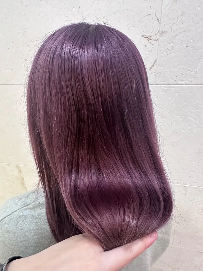 セミロング カラー ブリーチ ピンクカラー 安田 柚月のヘアスタイル