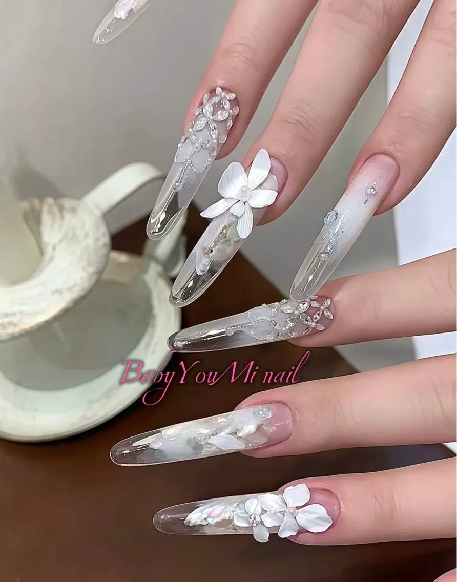 ネイル オーロラネイル フラワーネイル フットネイル フレンチネイル ジェルネイル ハンドネイル BabyYouMi nailのネイルデザイン