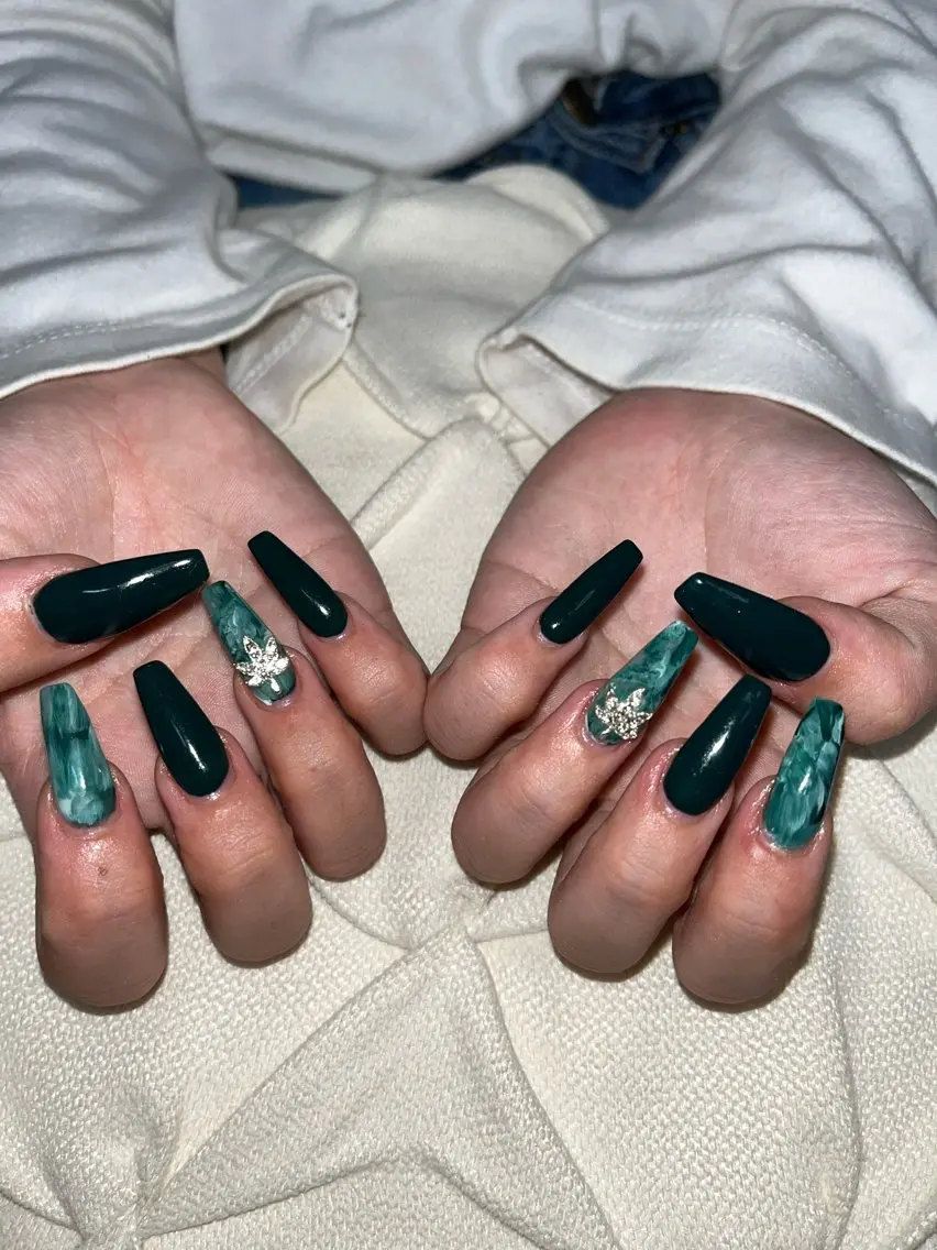 ネイル nail.salon .Reversalのネイルデザイン