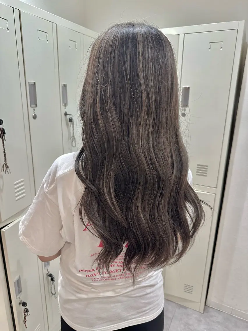 ロング カラー カット ヘアカラー 白髪ぼかしハイライト レイヤー川口　元気のヘアスタイル