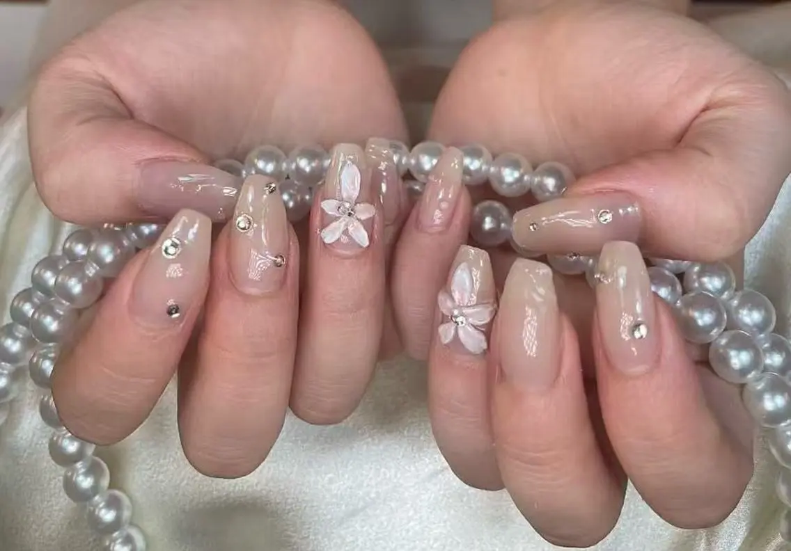 ネイル アートネイル フラワーネイル ゴージャス キラキラネイル ストーンネイル ハンドネイル リセス 高田馬場💎のネイルデザイン