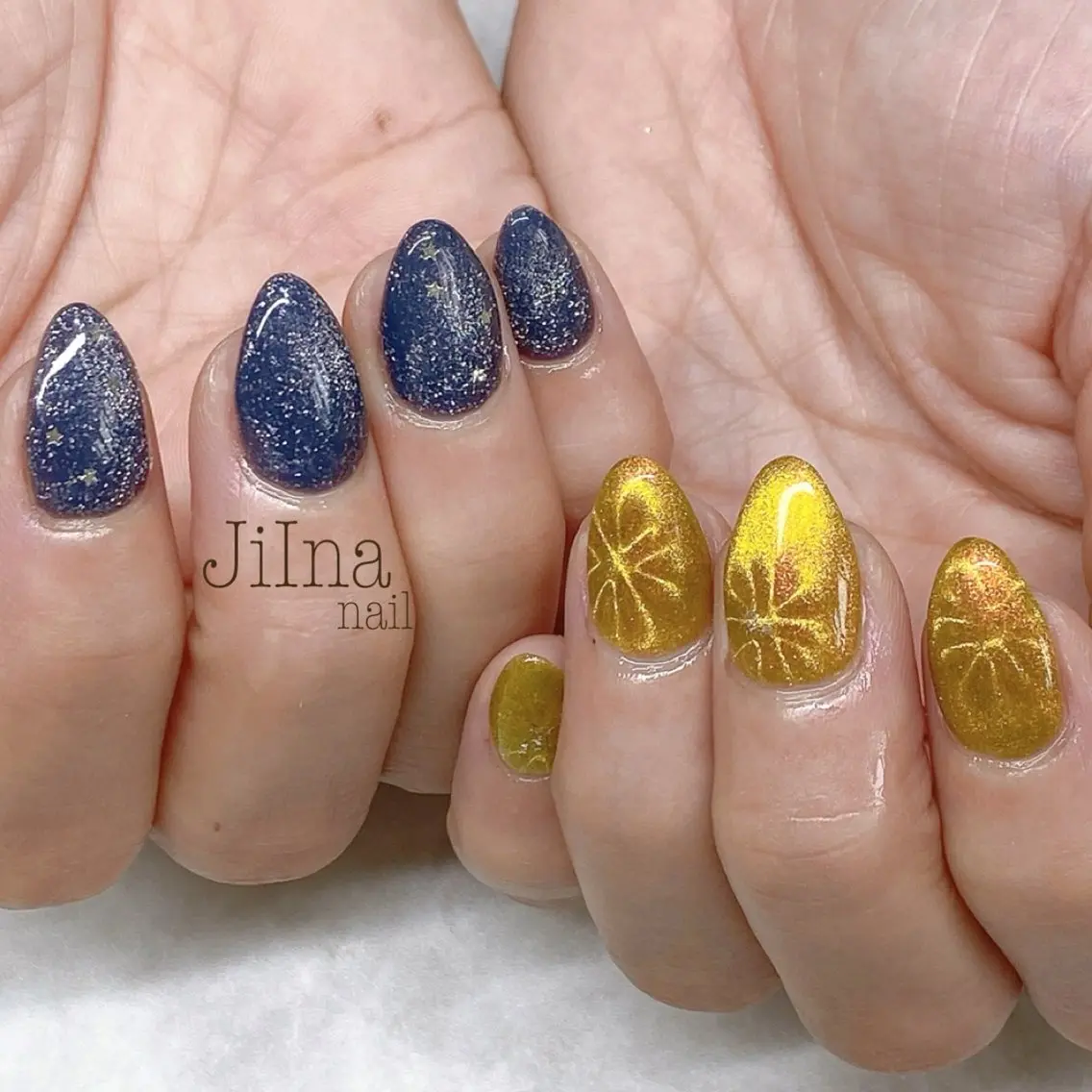 ネイル マグネットネイル ネイビー 黄色 JiIna nailのネイルデザイン
