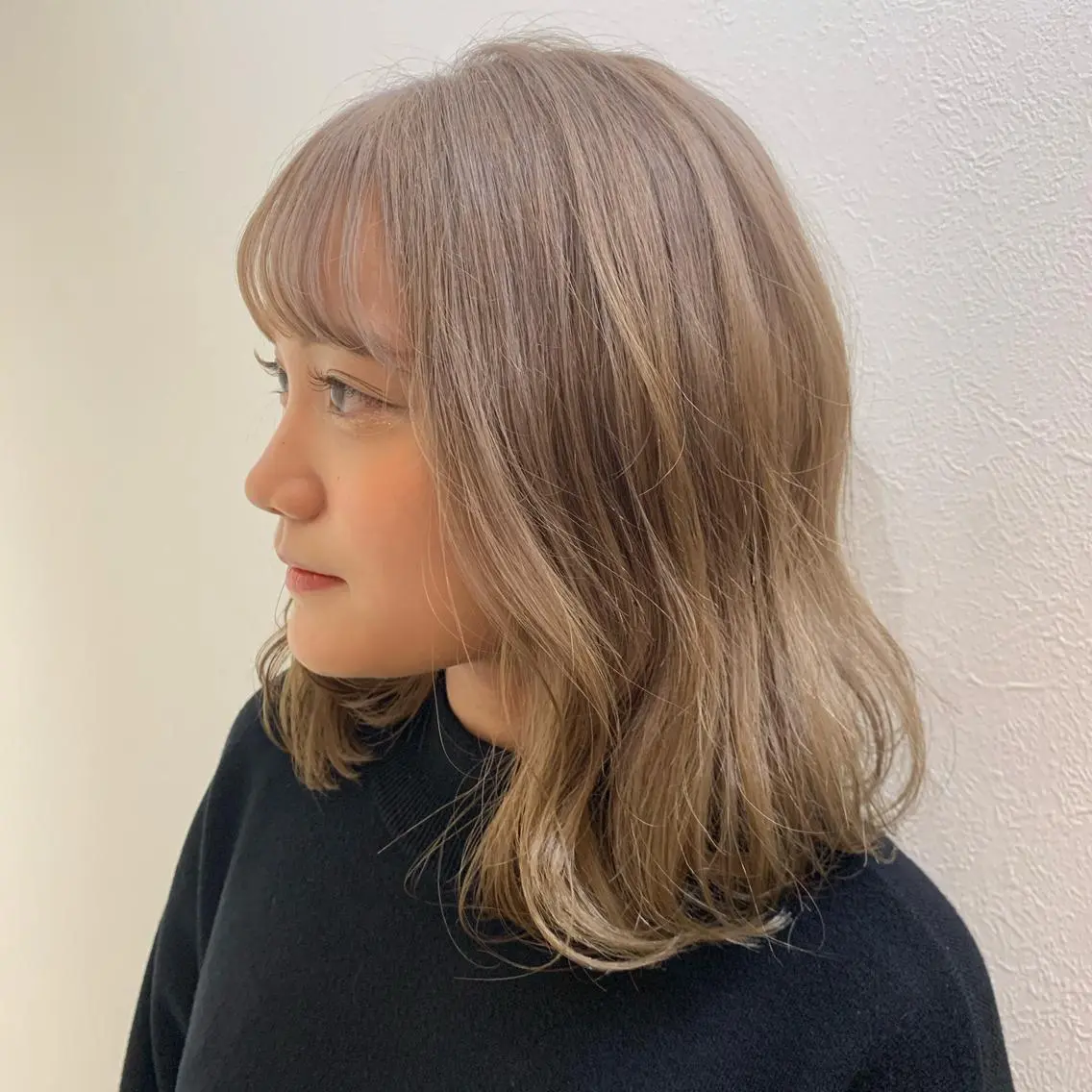 ミディアム カラー ベージュカラー ブリーチ ブロンド ブロンドベージュ hubhair レイヤー/透明感のヘアスタイル