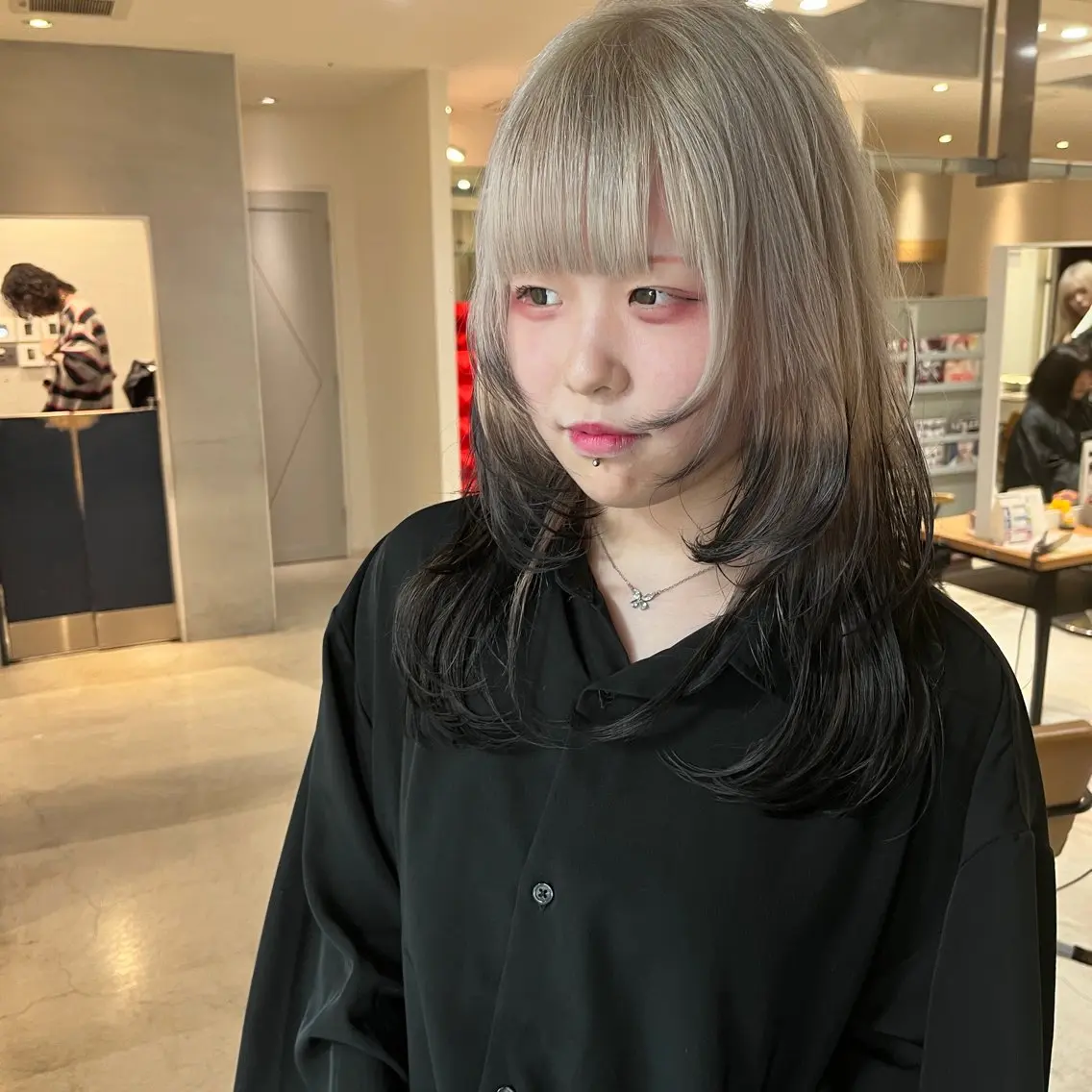 セミロング ハイライト 韓国風ヘア レイヤーカット ウルフカット nameless髪質 改善ブリーチ心斎橋のヘアスタイル