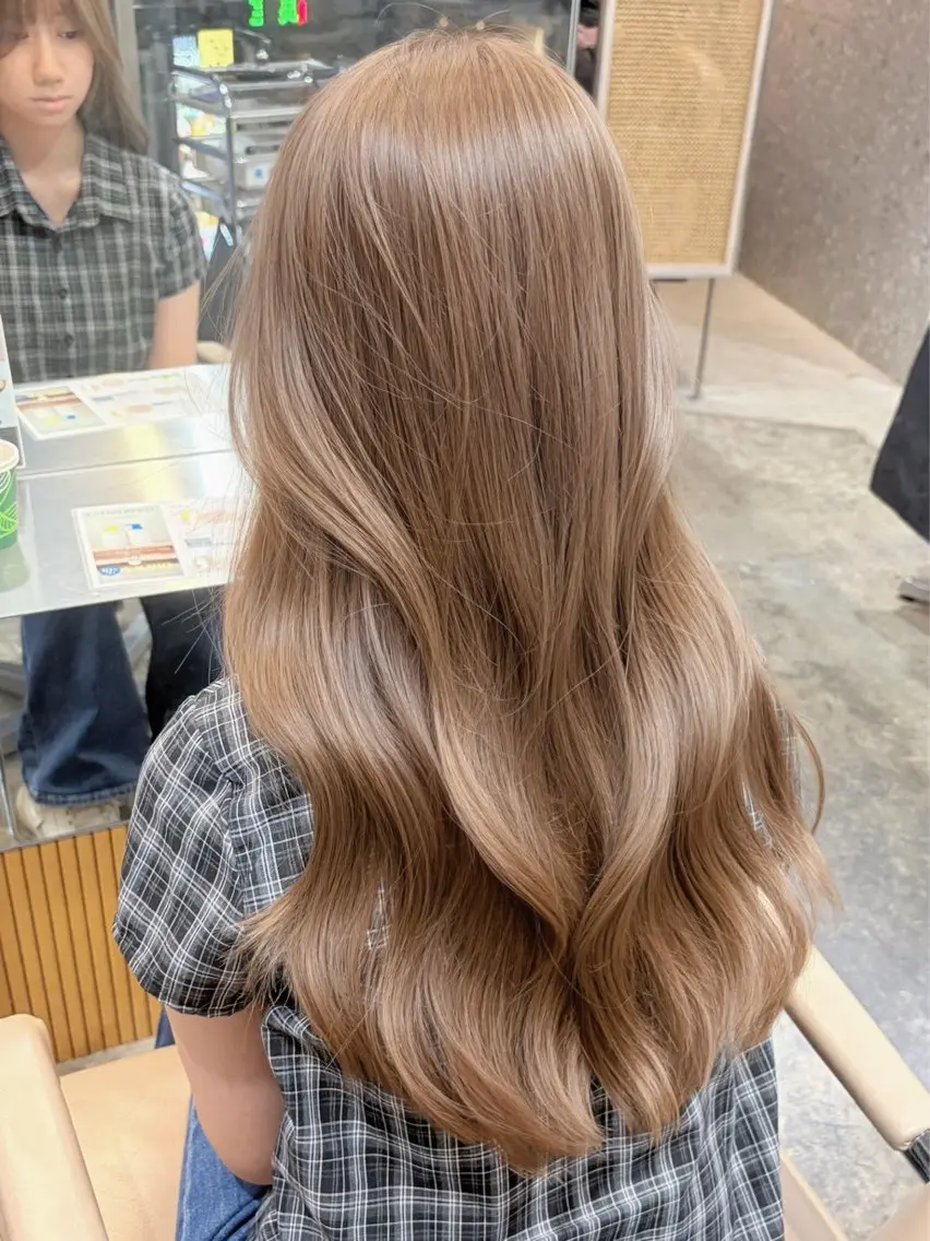 ロング カラー ヘアカラー トリートメント 愛されハイトーン ミルクティー職人ﾐﾜのヘアスタイル