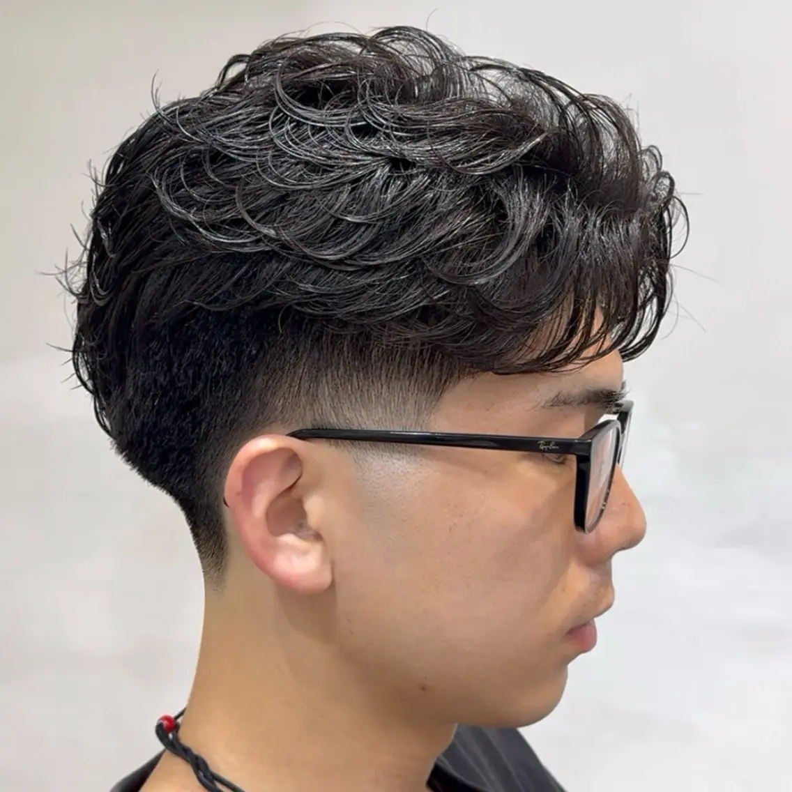 ショート パーマ メンズ フェードカット ショートヘア カット パーマ トリートメント fifth 一寸木 桂斗 チョッキケイトのヘアスタイル