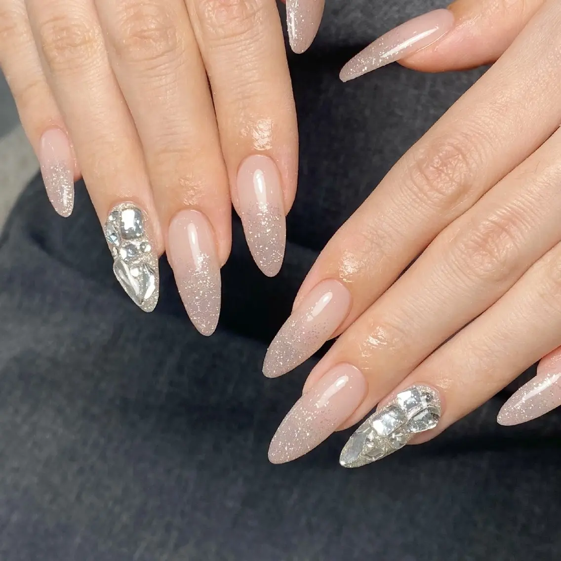 ネイル チークネイル フレンチネイル ジェルネイル ガーリー キラキラネイル ハンドネイル UM Nail Salonのネイルデザイン