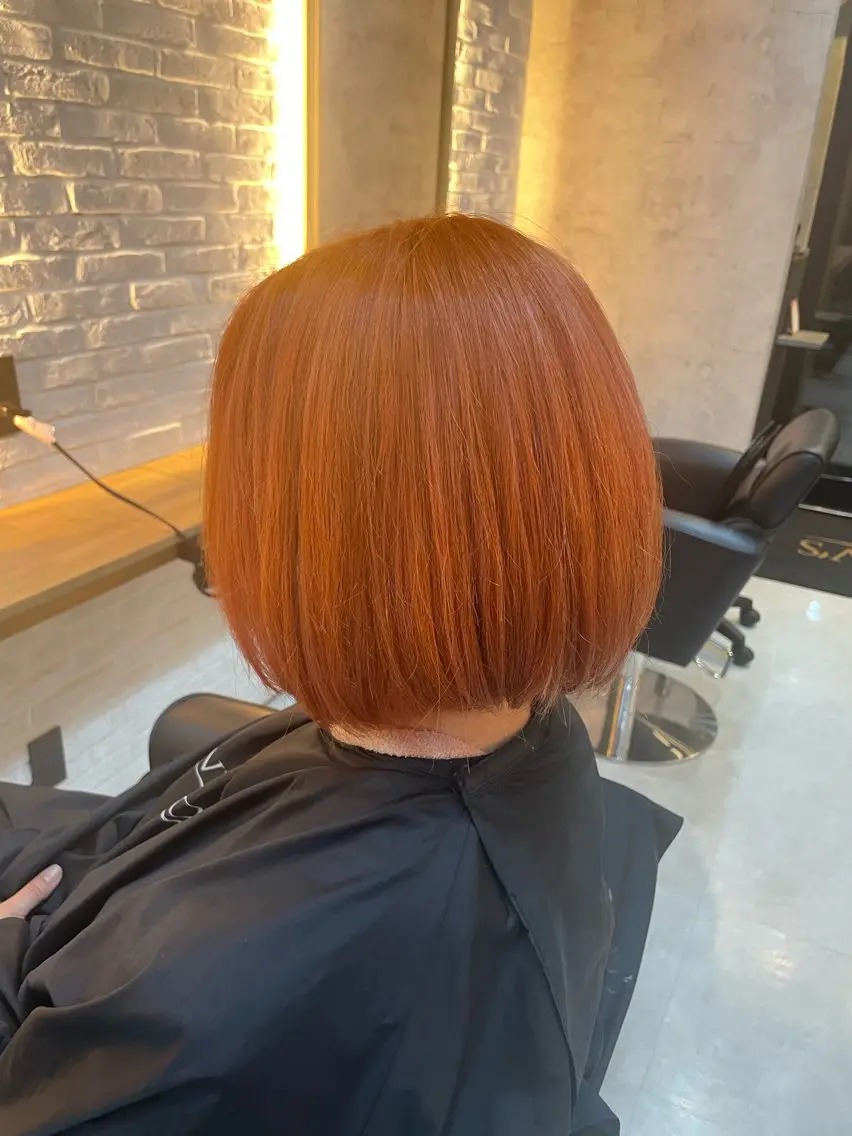 カラー ブリーチ オレンジ オレンジレッド レッドカラー 佐藤 佑美香のヘアスタイル