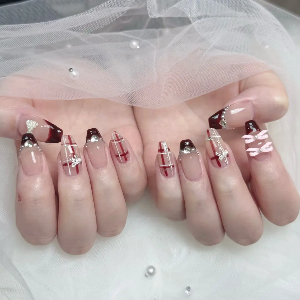 ネイル フレンチネイル ジェルネイル キラキラネイル 韓国ネイル マグネットネイル Julli NailStudioのネイルデザイン